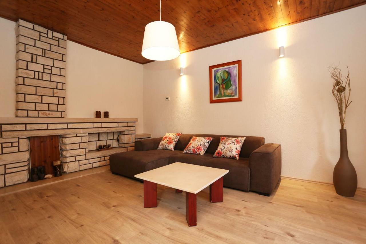 House Pauline Apartment ลาบิน ภายนอก รูปภาพ