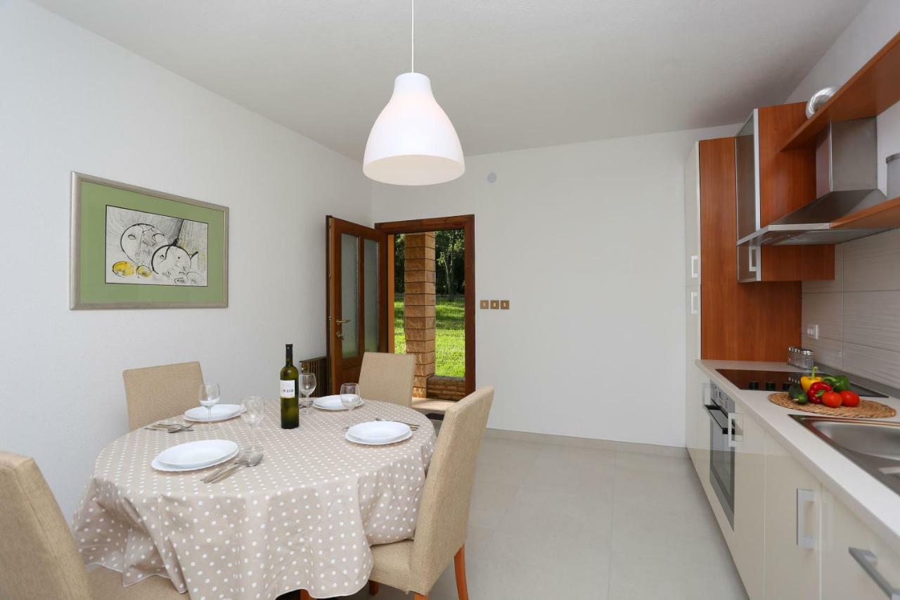House Pauline Apartment ลาบิน ภายนอก รูปภาพ