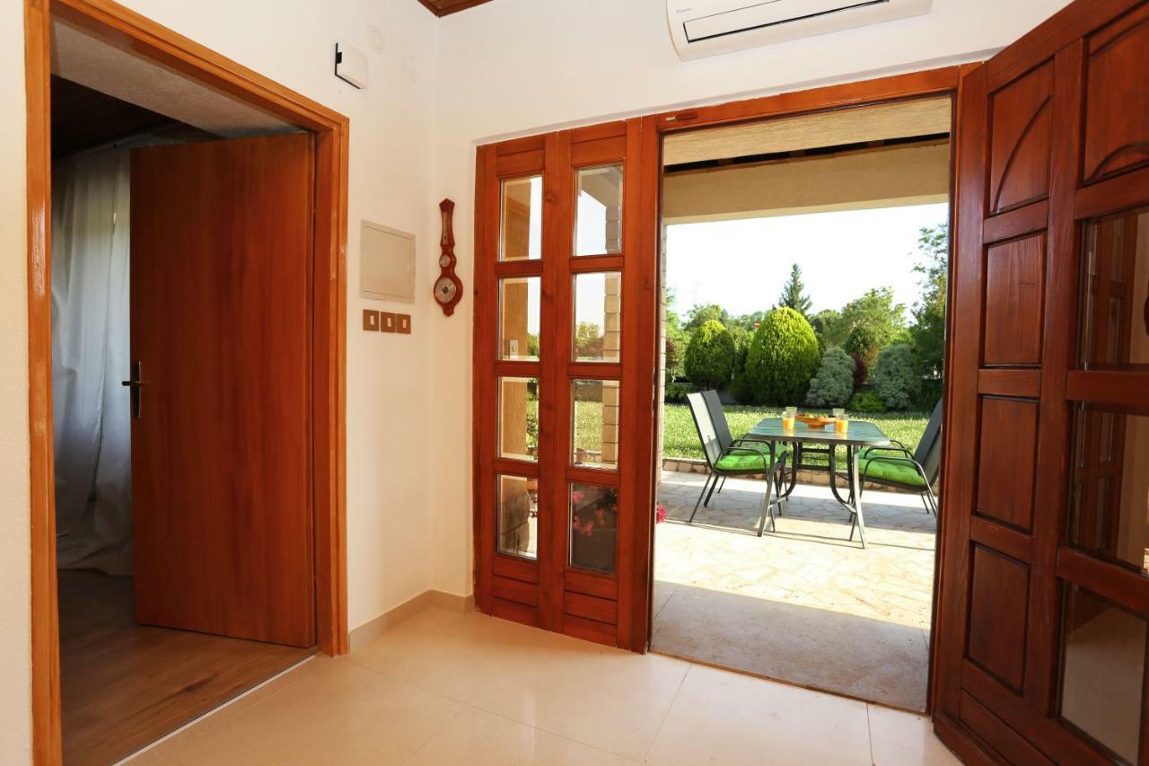House Pauline Apartment ลาบิน ภายนอก รูปภาพ