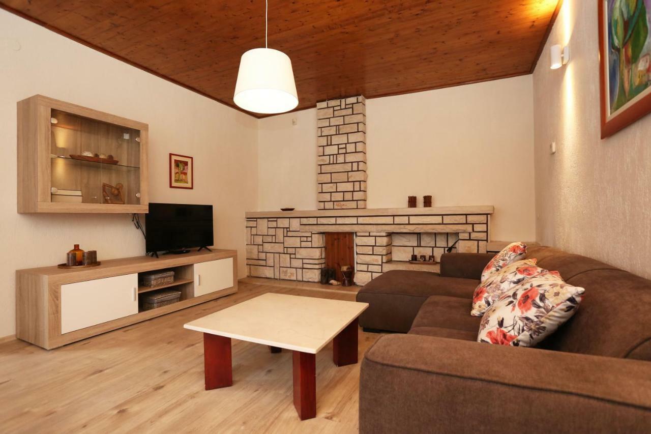House Pauline Apartment ลาบิน ภายนอก รูปภาพ